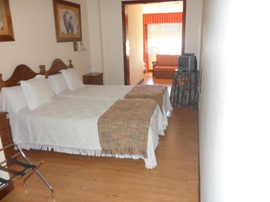 Hotel Avenida Baiona Sabaris ภายนอก รูปภาพ